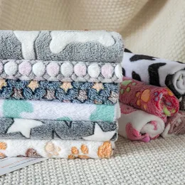 Cobertor de estimação simples Four Seasons Cobertor Térmico Coral Fleece Paw Print Cobertores Cães e Cats