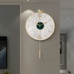 ساعات الحائط الفاخرة البندول على مدار الساعة Nordic Quartz غرفة المعيشة الذهب الحديثة البسيطة الصناعية لوف