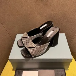 2024 Diğer Ayakkabılar Kristal Terlik Mules Kadın Slaytlar Yüksek Topuklu Ayaklar Ayakkabı Rhinestone Gerçek Silk95mm Tıknaz Blok Slip-Open Toe Lüks Tasarımcılar Sokak Stili