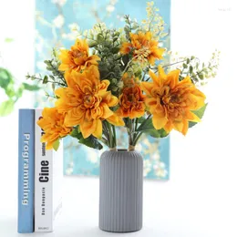 Fiori decorativi 1PC Dahlia Green Plants Combination Holding Bouquet per fai da te Home Party Store Decorazione Fiore artificiale