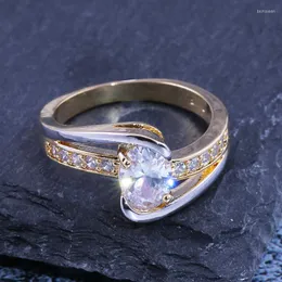Bröllopsringar kreativa trendiga bogsertonengagemang för kvinnor lyser vit oval cz sten inlay mode smycken parti present ring
