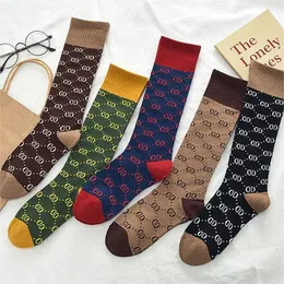 Çorap tasarımcısı seksi toptan zarif çorap bayan lüks mektup desen diz boyu yün pamuk sonbahar sıcak eğlence çorap moda kadın kız arkadaşı için hediye giymek