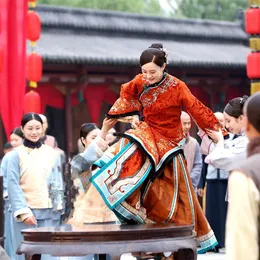 Stage Wear 3 Designs Sunli Red Qipao sen Qing Dynasty Folk Rich Women Qifu XiuHefu för senaste ingenting Guld kan stanna