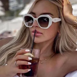 Óculos de sol casual retrô polígono branco redondo feminino designer 2023 óculos de sol da moda praia viagem tons elegantes