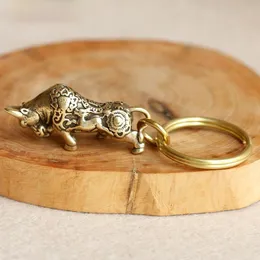 Kreki Charm Chinese Feng Shui Wiszący biżuteria Dekoracja Vintage Copper God Luck Bull Brass Brass Bull Fighting Key Ring Wiselant