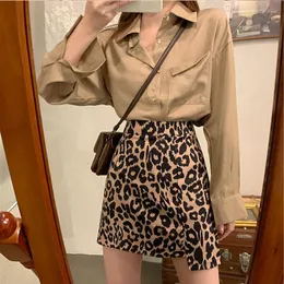 Arbeitskleider 2023 Herbst Kleidung zweiteilige Set weibliche Mode Khakiwomen Hemd High Taille A-Line Leopardenrock Koreanleopard Anzug