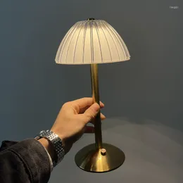 مصابيح طاولة الإبداع الرجعية LED LED LAMP