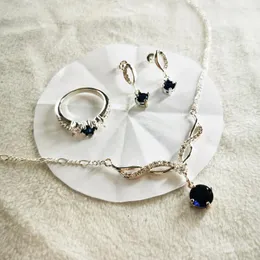 Orecchini di collana Set Women Design Tone argento Fine Flower Blue Zircone Pendant Ring Jewelry Anniversary Party Sets JS897Earrings