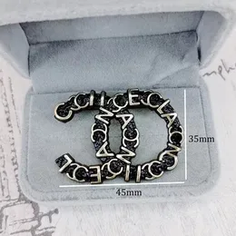 Tasarımcı Moda Broş Çift Harfli Pimler Broşlar Kadın Altın Sier Kaplama Unisex Crysatl İnci Rhinestone Broche Takım Pin Erkekler