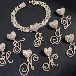 Urok bransolety Bling Crystal Heart Początkowa bransoletka kursywna dla kobiet 14 mm zębów kubańska stopa łańcucha hip -hop mrożona biżuteria