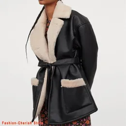 女性の革のフェイク冬の女性ファッション厚いコートファーライニング暖かさのソリッドジャケット爆撃機ジャケットウーマンズ