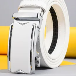 Paski Pure White Men Belt High-end Design Korean Casual Miękka skóra Trend Młodzież Automatyczna klamra odporne na zużycie