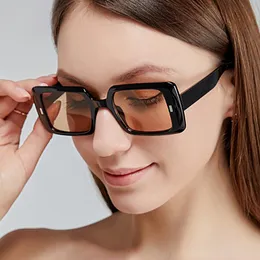 Solglasögon Fashion Rectangle Women Designer 2023 Est Trend Sun Glasses Men Outdoor Drive Shading Eyewear Gafasuv