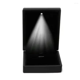 Smyckespåsar Premuim Pendant Necklace LED Light Present Box Case Display Wedding Supply K9fe