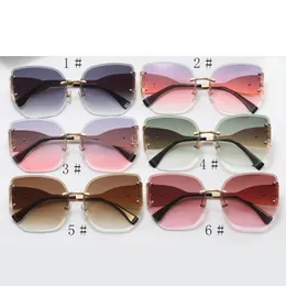 Designer unbelebte charmante Frauen elegante Sommer Frauen Mysterious Wunderschöner Polizeispiegel für Sonnenbrillen Mann Sonnenbrillen Frauen Mode Strand Sonnenbrille