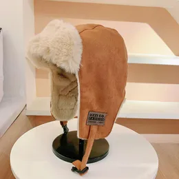 ベレー帽Ushanka Suede Winter Hat Women's Thallush厚い暖かいロシアの柔らかい風力発電屋外サイクリングボンバーメンズスキーキャップ