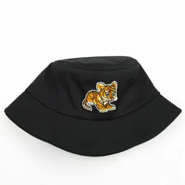 Berets 2023 Tiger Animal Embroidery Cotton Bucket Hat Fisherman Outdoor Travel Sun Cap Hats för män och kvinnor 313