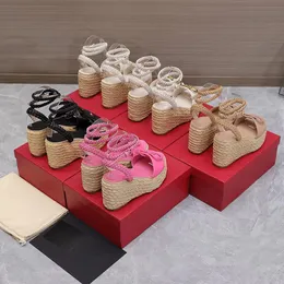 Platform kama sandaletleri gerçek deri ayak bileği kayış dekoratif toka lafite çim dokuma topuklar110mm açık ayak parmağı elbise ayakkabı kadın lüks tasarımcılar sandal