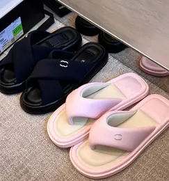 2023 Yeni Nutral Yumuşak Alt Sandalet Kadın Parmak Arası Terlik Moda Trendi tasarımcı terlik Rahat Plaj Ayakkabıları Büyük Lüks markalar Sandalet Slayt