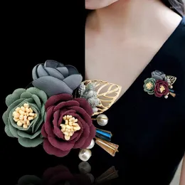 ブローチ韓国生地の花のブローチコートカーディガンコサージレプルピンと女性のアクセサリーのためのウェディングファッションジュエリーギフト