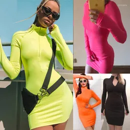 Vestidos casuais Vestido de cor sólida da primavera e outono para mulheres Sexy Zipper skinny de manga longa Manga de pescoço Alto Gestas curtas vestidos curtos