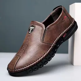 Nuove scarpe casual da uomo d'affari Versione coreana della tendenza delle scarpe in pelle da uomo scarpe da guida con fondo morbido scarpe da papà con tacco piatto e staffa