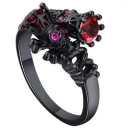 Bröllopsringar Vintage Rose och Red Crystal Skull Crown Ring Design Black Gun Plated Punk Cz Skeleton Finger For Men Women Jewelry