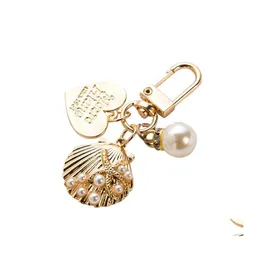 Nyckelringar söta pärlskal för tjej kreativa små gåvor ins metall smycken hänge nyckelring damer mode tillbehör släpp leverans otpgs
