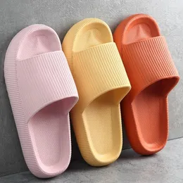 Tofflor tjock plattform badrum hem kvinnor mode mjuk ensam inomhus glider kvinna sandaler 2023 sommaren non-halp flip flops