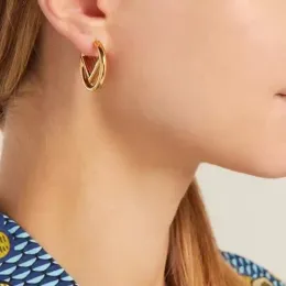 Lyx￶rh￤ngen Kvinnor Earings Designer Jewelry Designer Accessories F Letter Womens Luxurys Designers ￶rh￤ngen Studs Pearl Earrings Boucles 22 2105112L