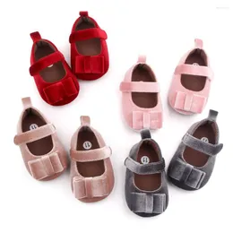 Första vandrare söta spädbarn Crib Shoes Baby Girl Bow Moccasins Born