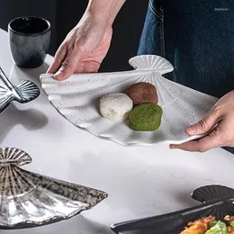 Plakalar Japon suşi fan şeklindeki yemek plakası Yaratıcı düzensiz evselleştirilmiş kişiselleştirilmiş tatlı sofra takımı