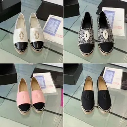 2023 Fashion Casual Buty rybołówko płótno i mokasyny jagnięciny Espadrilles Flat Designer Buty dwa tonowe czapki palec mody butów na zewnątrz