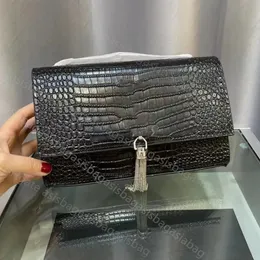 Designer-Umhängetasche für Damen, trendige gesteppte Umhängetaschen aus schwarzem Leder mit gold- und silberfarbenen Beschlägen, Henkel oben, Handtasche, Handtasche, Quasten, Deko-Taschen, Designer-Frau