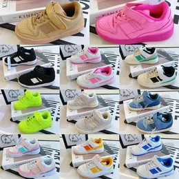 Baixo Crianças Sapatos Designer Fóruns Casuais 84 Treinadores Crianças Bebê Esporte Sapatilhas Crianças Juventude Bebês Kid Sapato Rosa Branco Fivela Marrom Denim Azul Bad Bunny