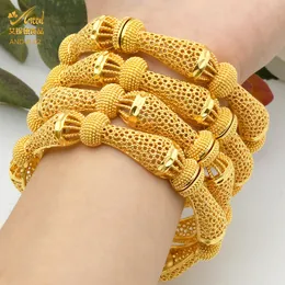 Bangle 4 -stcs/lot Indian Gold Color Bangles BraM -armbanden voor vrouwen Afrikaanse sieraden Luxe Dubai Gold vergulde sieraden Bruiloft Gift 230131