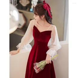 Vestido de torrada de roupas étnicas Noiva 2023 Autumn noivado de casamento Veludo Vinho de mangas compridas e elegante noite de banquete