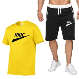 صيف رجال المسارات الشعار العلامة التجارية طباعة الرجال من قطعتين مجموعة القميص غير الرسمي وقصيرة سروال