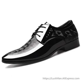 Klänningskor italienska Oxford för män Designer Mens Patent Pu Leather Black Pointed Toe Classic Derbies 230130