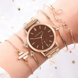 Orologi da polso Orologio al quarzo da donna Bracciale di lusso alla moda Campane e stelle con pietre preziose Casual Relojes De MujerOrologi da polso