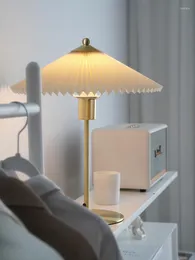 Tischlampen Nordic Lampe Schlafzimmer Licht Home Art Decor LED-Leuchten Retro Plissee Lampenschirme für amerikanische einfache Nachttischlampen
