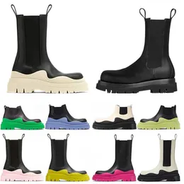 Botas femininas masculinas de luxo com pneus de couro magro Chelsea botas femininas antiderrapantes ao ar livre Onda de borracha colorida Elástico Bota de correia Creme Pinnk Verde sapatos de grife