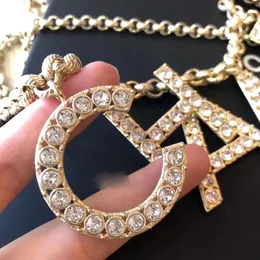 Marca letras de luxo designer cintos de corrente de cintura ouro 18 K brilhante cristal bling diamante letras elo cadeias cinto acessórios caixa embalagem