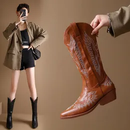 Boots Vintage Western Cowboy Boot для женской обувь мягкая кожаная заостренная эластичная вышитая вышитая в середине кавалеристы