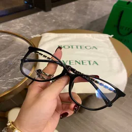 2024 Luxury Designer Solglasögon Network Red Book Black Glasses Sheepskin Chain Women's Style With Myopia Lens Frame för att förhindra blått ljusstrålning runt ansikte tidvatten