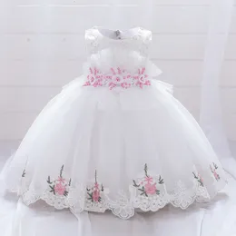 Vestidos de menina branco rosa flor batismo primeiro primeiro aniversário vestido para roupas de bebê menina princesa rendado festa miçangas fantasias 0-5 anos 230731