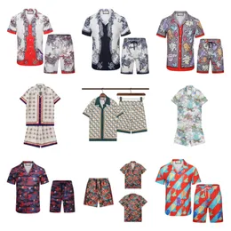 Designer Men Tracksuits Fashion Design T-shirt Klassiska gitterbyxor 2-stycken Set korta skjortor Shorts Checkered Suit M-3XL