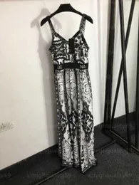 Sommer-Luxus-Damenkleid, Partykleider für Damen, Vintage-Blumendruck, beschriftetes Gurtband, Taillenumspielendes Neckholder-Kleid, lange Röcke, Designer-Rock, Designer-Kleidung, 55