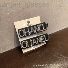 Haarspangen Haarspangen Designer koreanische Version C-Familie kleiner Duft Leder Strass BB Clip klassischer minimalistischer Buchstabenstil schwarzes Haar mit Entenschnabel IEOH