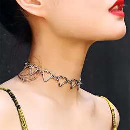 Choker kvinnors halsband estetik tillbehör smycken kpop vintage harajuku gotisk metall hjärta halschain